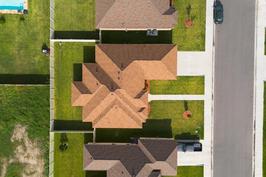 Building Photo - 6109 Teak Ave