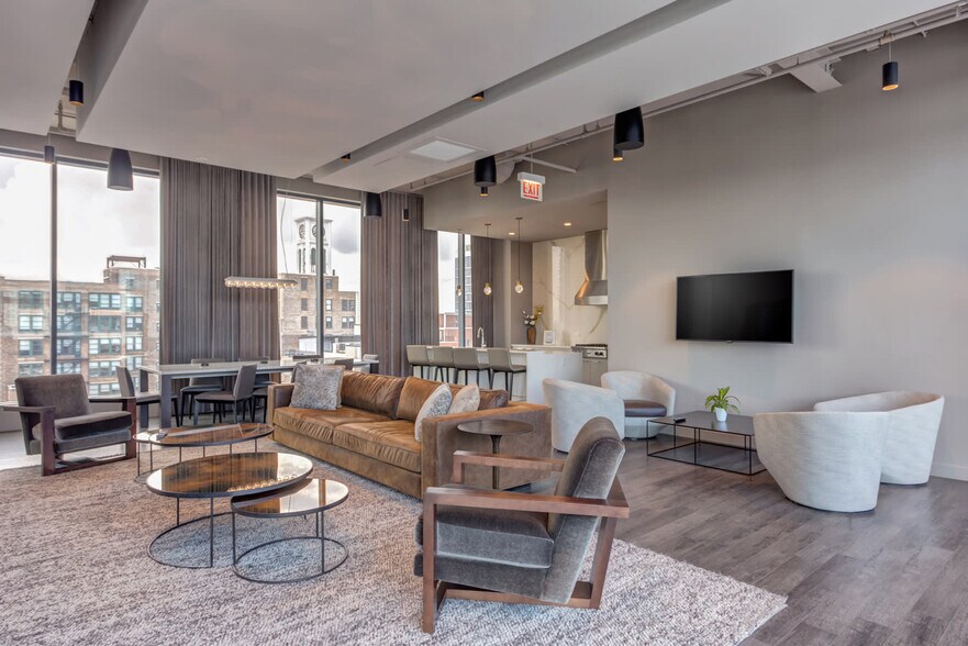 Building Photo - 336 S Halsted St