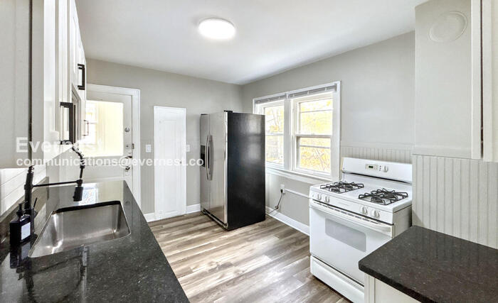 Building Photo - 464 E Oakland Ave