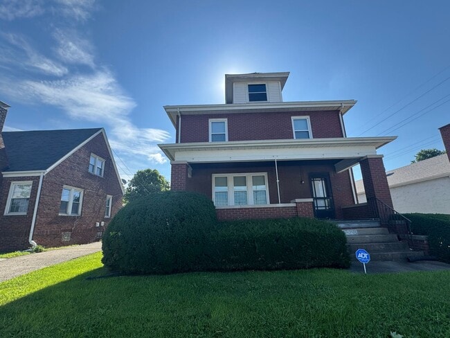 Building Photo - Old Charm, New Shine — Spacious 4 Bed Home...