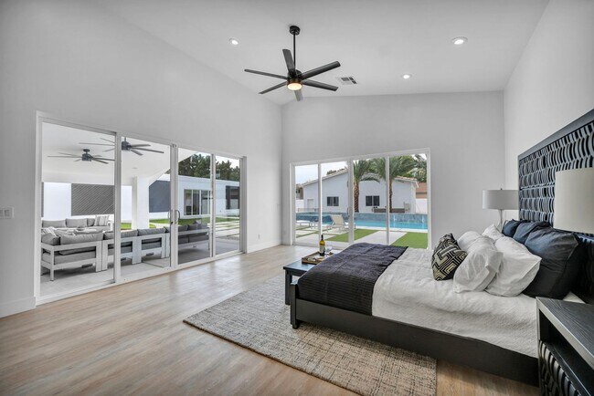 Building Photo - Meticulously renovated single-story contem...