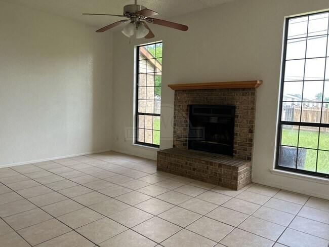 Building Photo - 2209 Fieldstone Dr