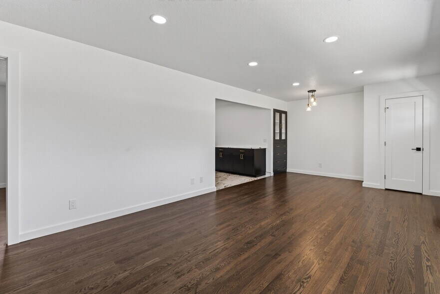 Building Photo - 8596 Sheridan Ct