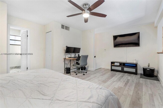 Building Photo - 1281 W Fairway Rd