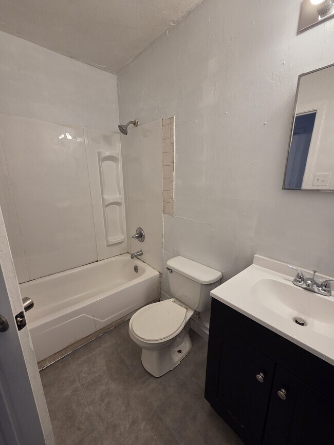 Building Photo - 1814 Karian Dr