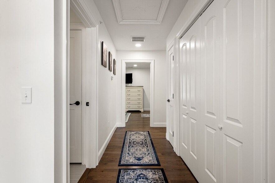 Building Photo - 49 Chilmark St