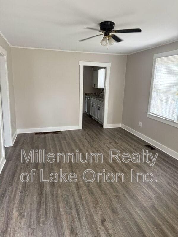 Building Photo - 154 W Madge Ave