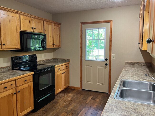 Building Photo - ***PRICE ADJUSTMENT - MOVE IN SPECIAL***
