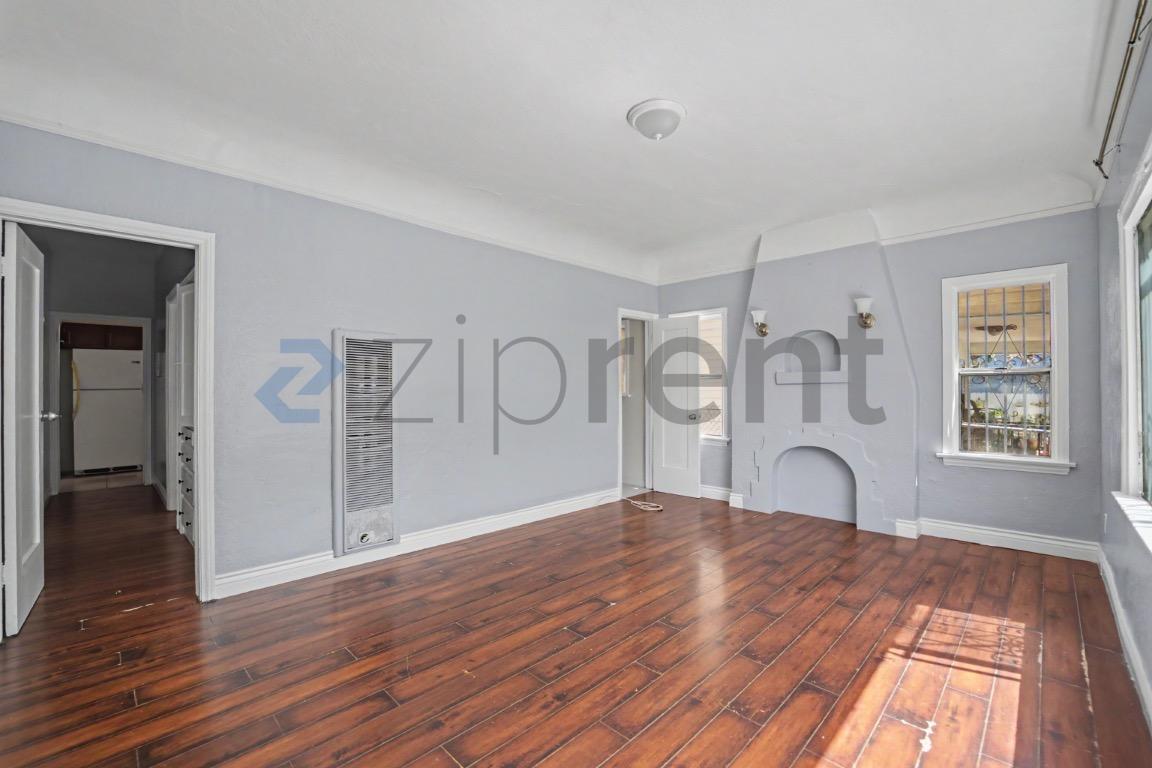 Building Photo - Unit 1