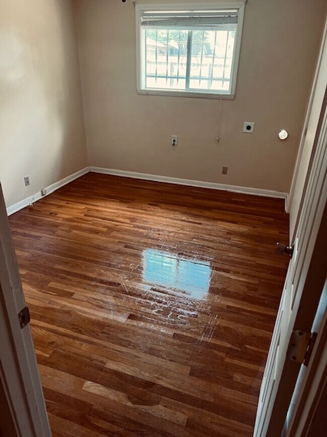 Primary Photo - Two Bed One Bath in Volintine Evergreen