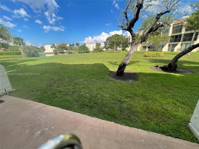 Building Photo - 210 Lakeview Dr