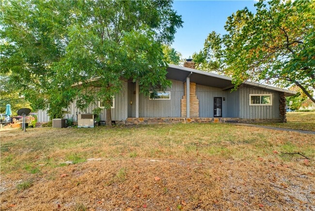 Building Photo - 202 3rd Ave SW