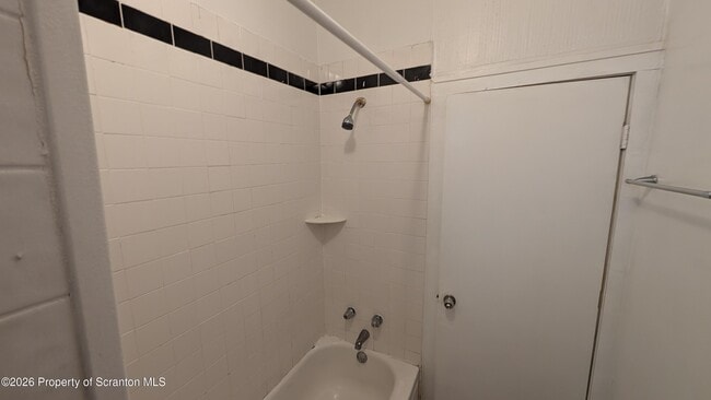 Building Photo - 914 W Lackawanna Ave