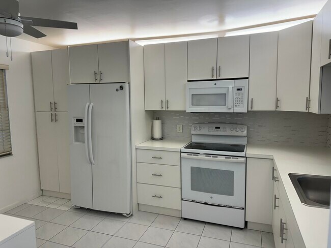 Building Photo - 901 SW 128th Terrace
