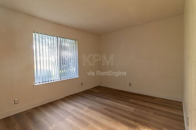 Building Photo - 2828 Smoke Tree Cir