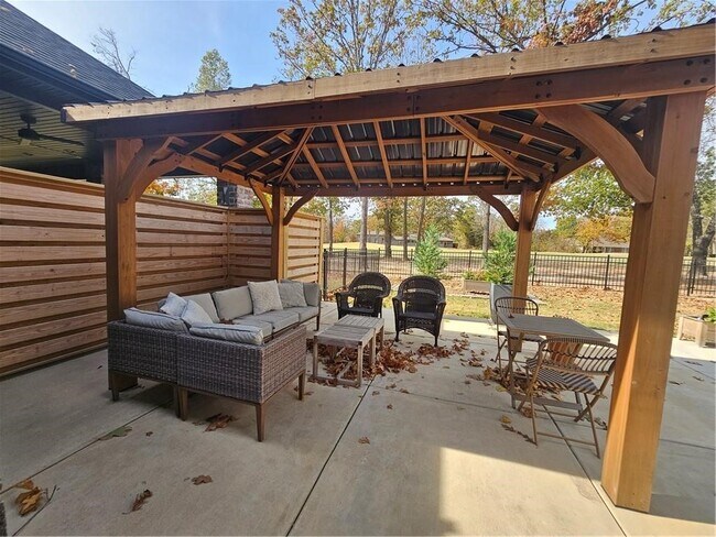 Building Photo - 97 Perth Dr