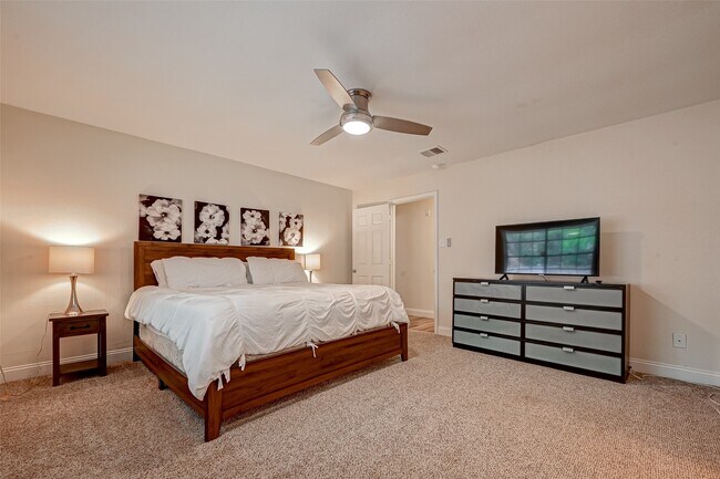 Building Photo - 3903 Hermitage Hollow Ln