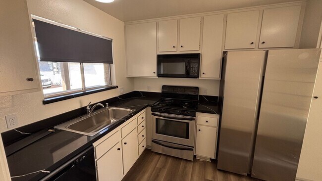 Building Photo - North Tustin Single-Story 2BD/2BA Rear Unit – Large Yard + Garage!