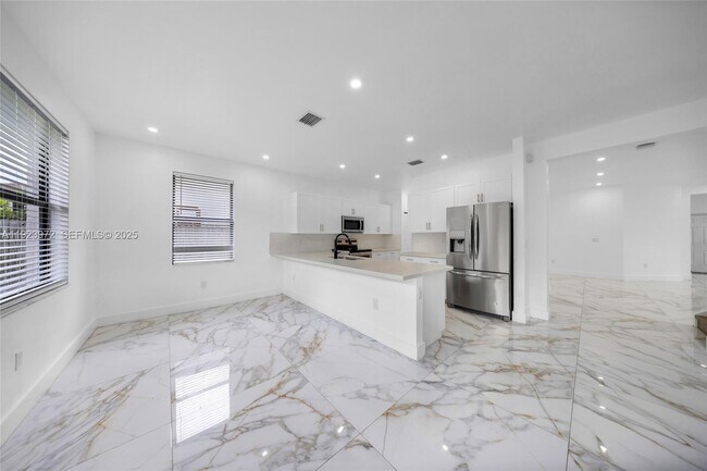 Building Photo - 268 NE 210th Way