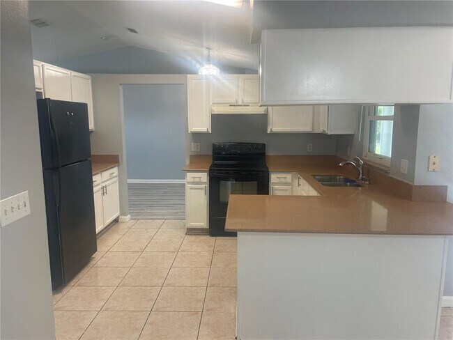 Building Photo - 116 Crescent Ct