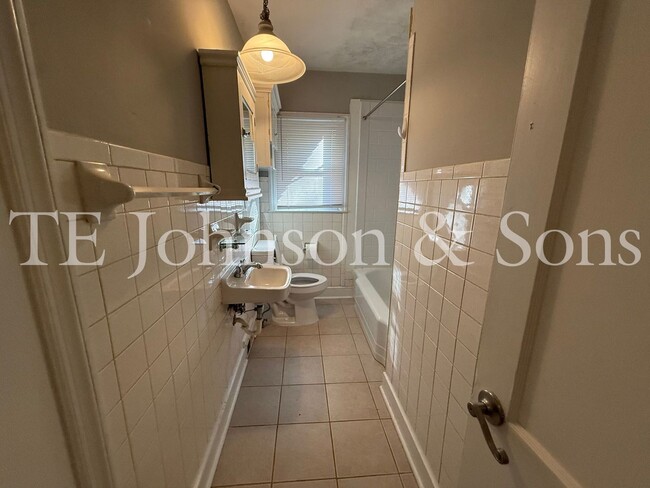 Building Photo - 864 Fenimore St