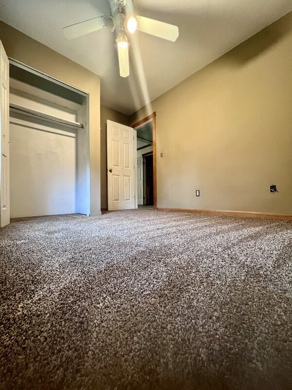 Building Photo - 571 Cristy Ave