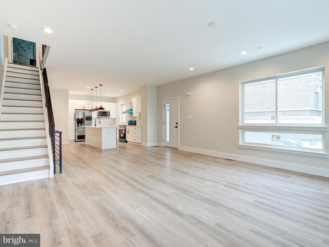 Building Photo - 632 Moyer St