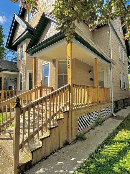 Private Entrance - 246-248 Richard St