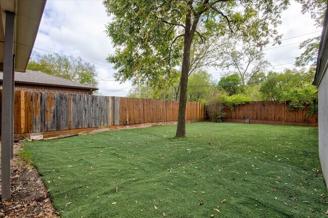 Building Photo - 2521 Benbrook Blvd
