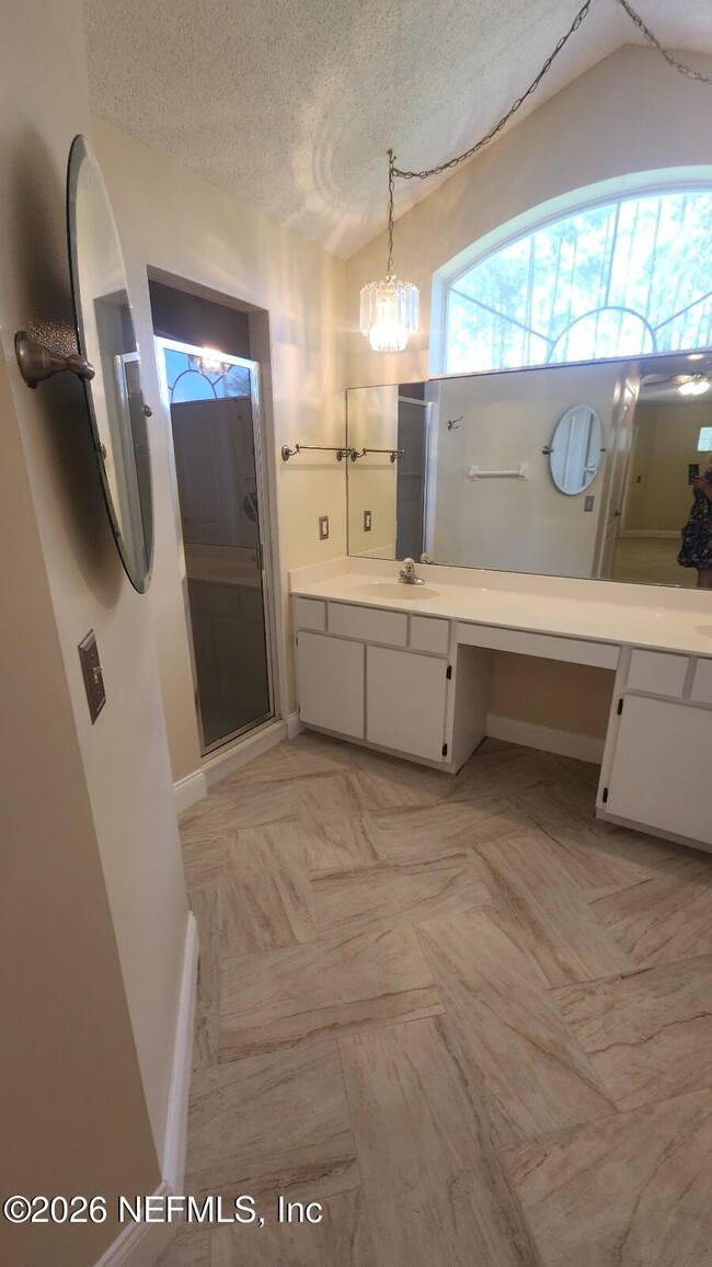 Building Photo - 31 Eastmoor Ln