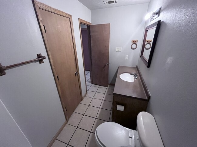 Building Photo - 10 Marie Ln