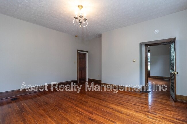 Building Photo - 820 Luttrell St