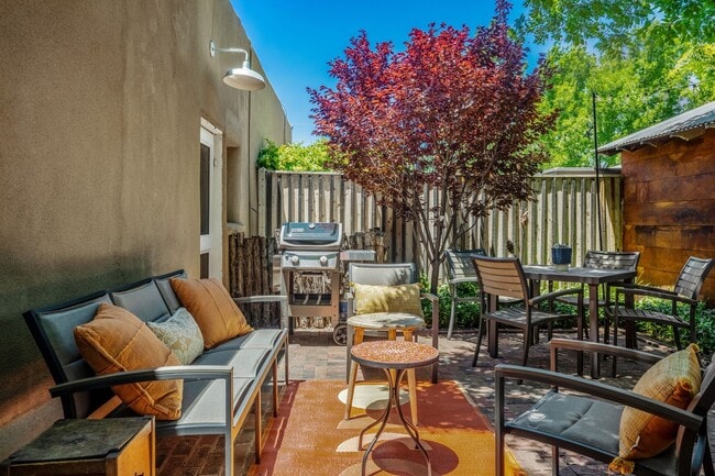 Building Photo - 573 W San Francisco St