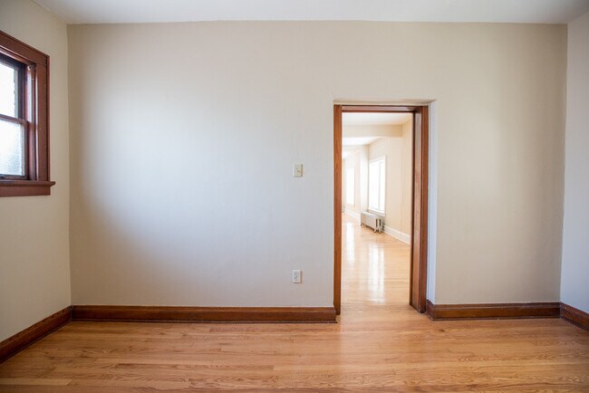 Building Photo - 1603 N Van Buren St