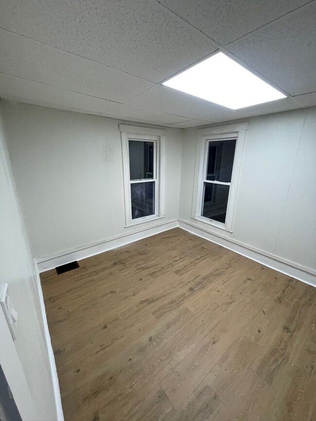 Building Photo - 304 Poplar St