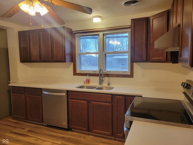 Building Photo - 3425 Campbell St