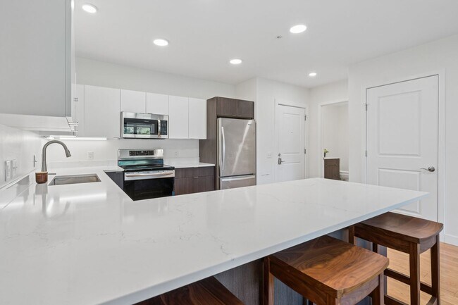 Building Photo - 2 Bedroom Condo at Treetops