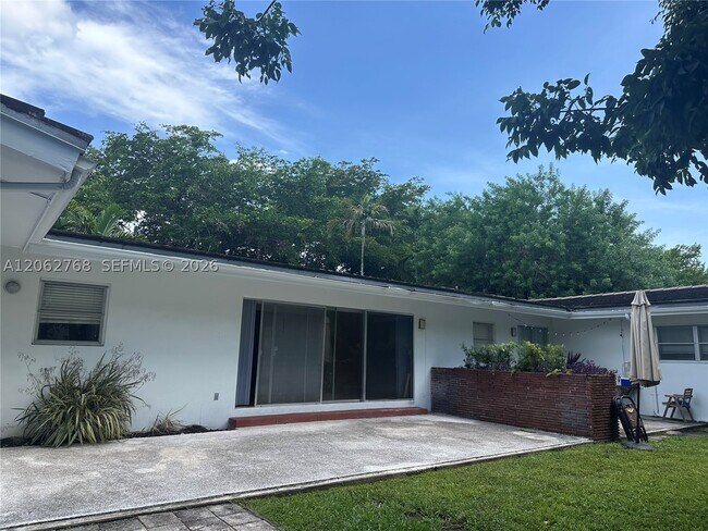 Building Photo - 5340 Orduna Dr