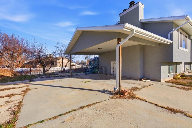 Building Photo - 5210 Woodledge Ave