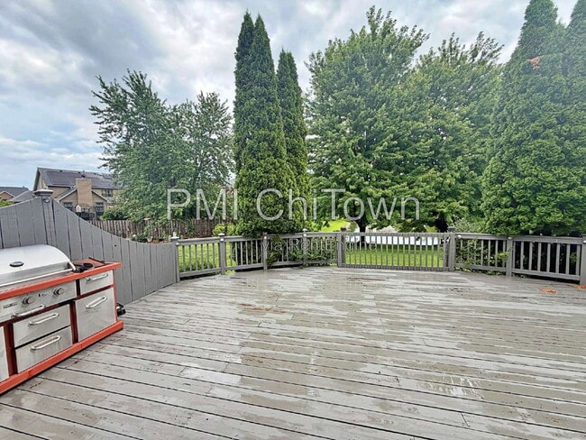 Building Photo - 2050 Rockland Dr