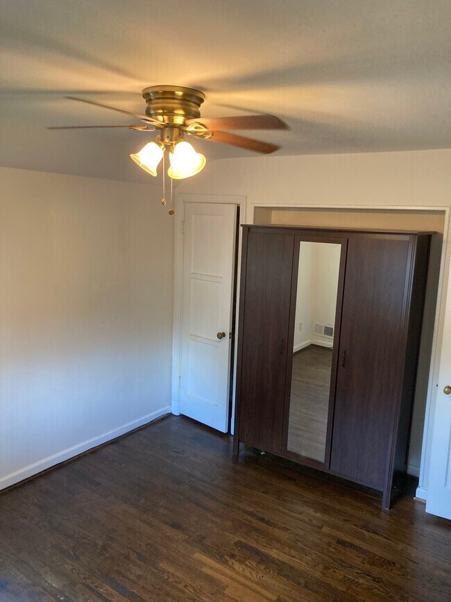 Bed ` - 2604 Parker Ave