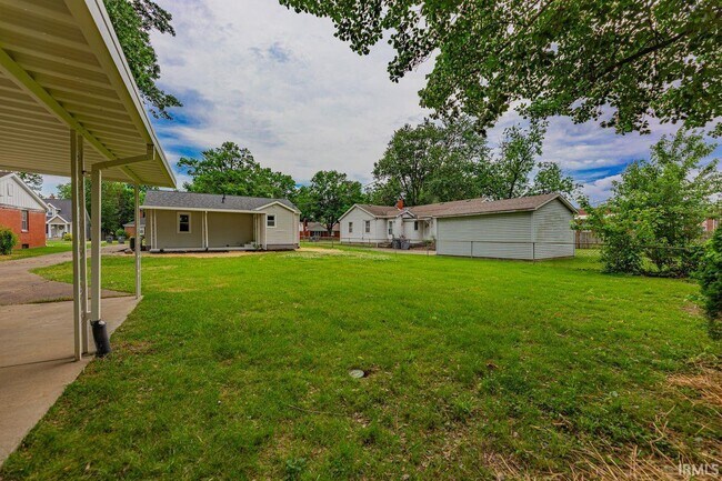 Building Photo - 1628 E Blackford Ave