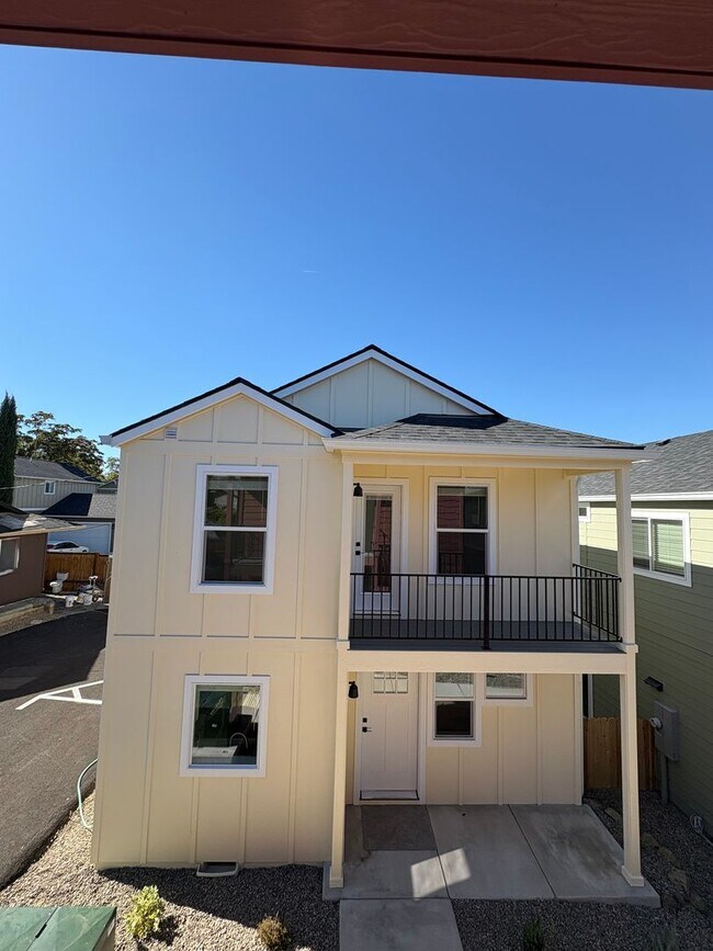 Building Photo - 1166 Woodrow Ln
