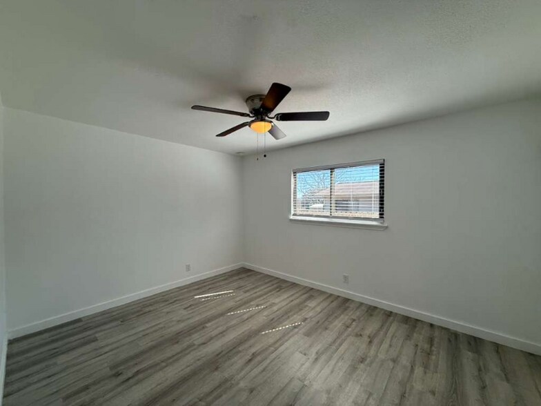 Building Photo - 164 Lost Forest St