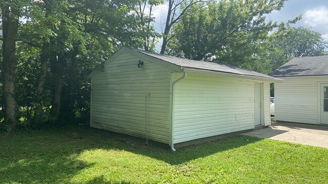 Building Photo - 3939 Prescott Ave