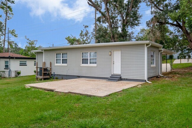 Building Photo - 242 S Lipona Rd