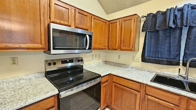 Building Photo - 8731 Croteau Dr