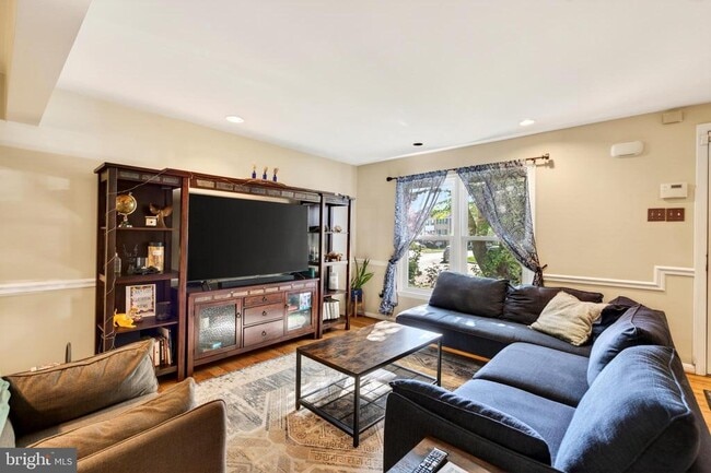 Building Photo - 14230 Oxford Dr