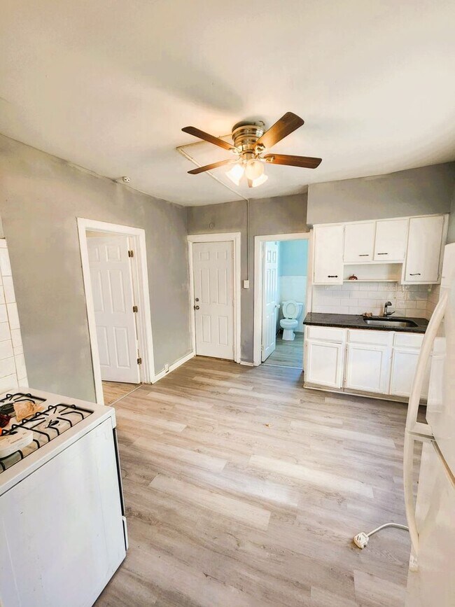 Building Photo - 3452 W 91st St