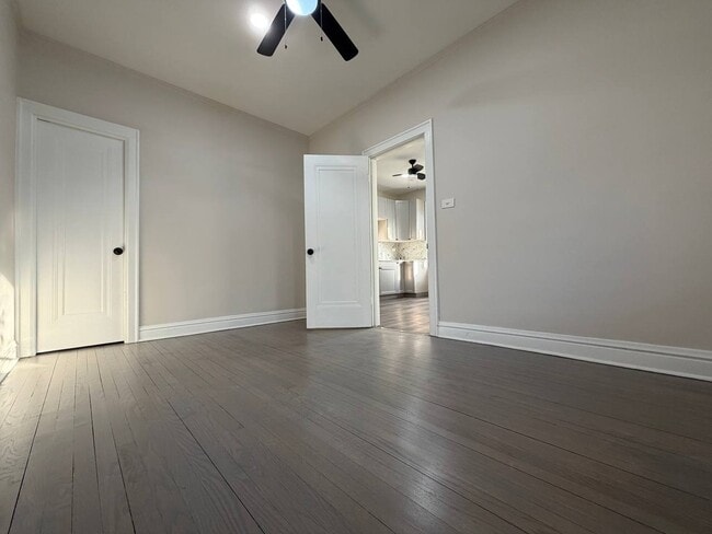 Building Photo - Spacious 5BR/2BA Home with Basement & Off-Street Parking